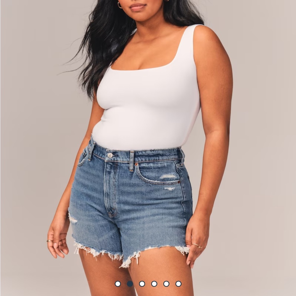 Abercrombie and Fitch high rise 4” shorts